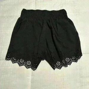 NWOT La Classe Couture Black  Eyelet Scalloped Shorts